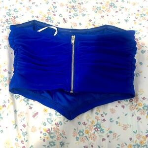 Cute soft and stretchy( more for a teen not really an adult )